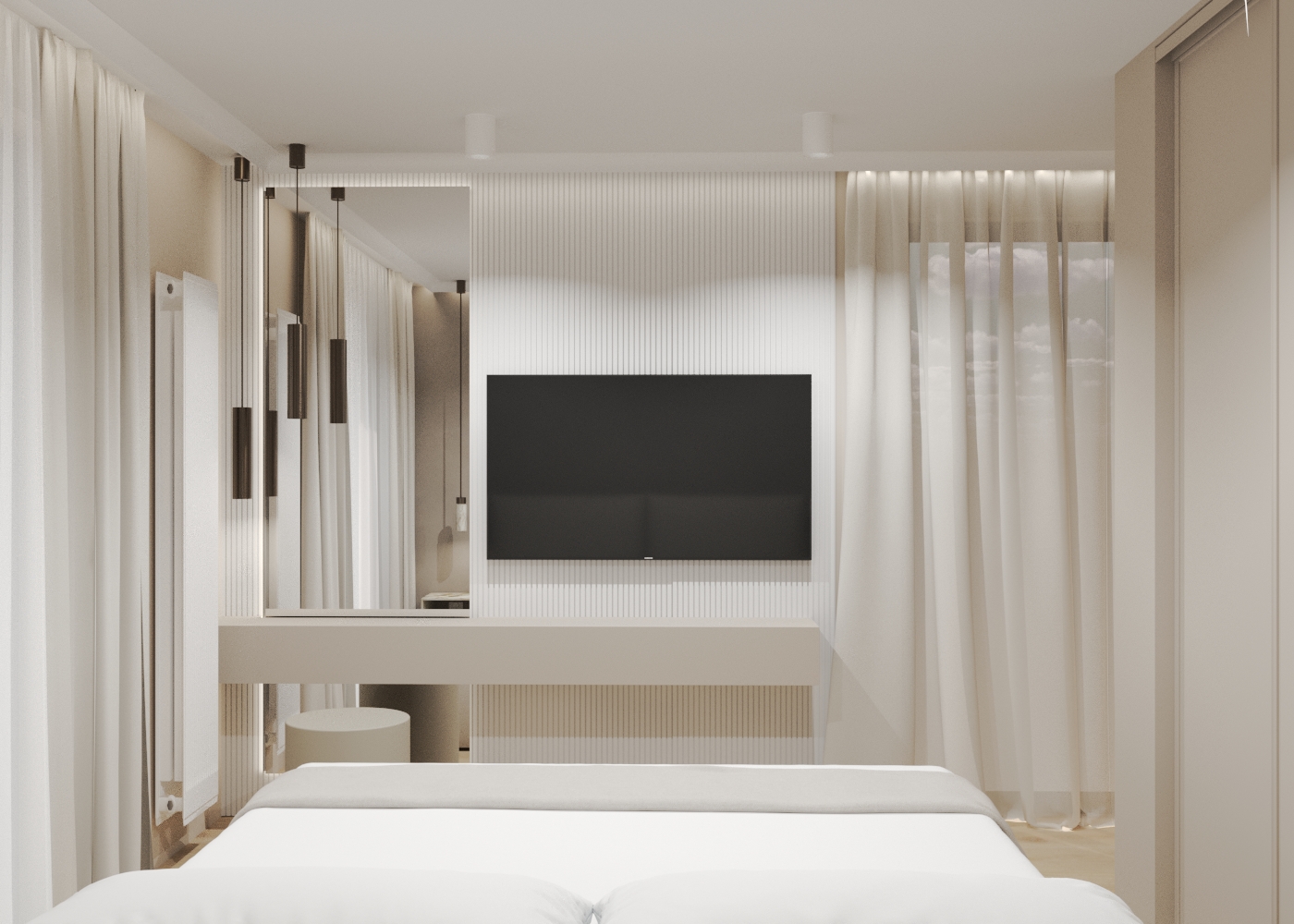 Nowoczesna, minimalistyczna sypialnia w jasnych, neutralnych kolorach z dużym łóżkiem na pierwszym planie. Na ścianie naprzeciwko łóżka znajduje się telewizor wbudowany w jasną, pionowo żłobioną ścianę, a po lewej stronie widoczne są długie, eleganckie lampy wiszące.